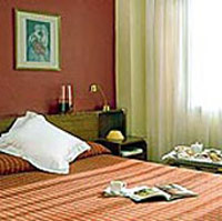2 photo hotel HESPERIA PRESIDENTE HOTEL, Barcelona, Spain